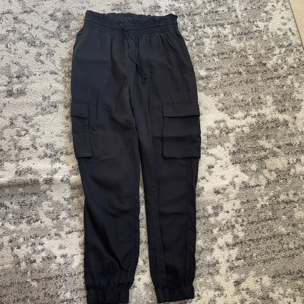 Abercrombie black elastic waist cargo pants medium long